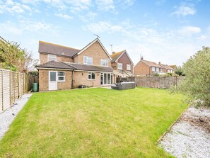 Exterior - 5 bedroom accommodation in Goring By Sea (Goring By Sea)