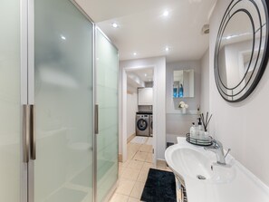 Towels - 5 bedroom accommodation in Goring By Sea (Goring By Sea)