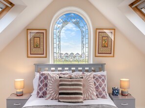 5 bedrooms, free WiFi, bed sheets