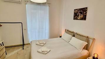 1 bedroom, desk, WiFi, bed sheets