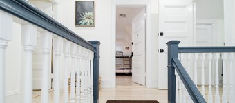 Spacious 5-Bedroom 3-full bath Boston Home, Subway access & Scenic View