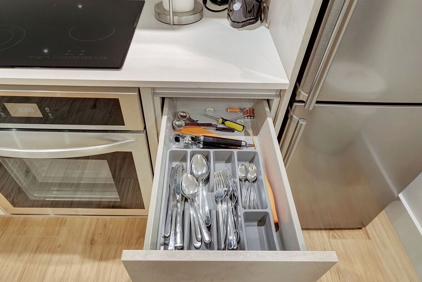 Kühlschrank, Mikrowelle, Ofen, Herdplatte