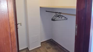 Comfort Studio, Lake View | In-room dining