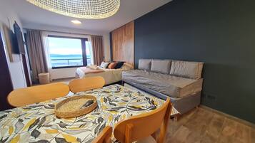 Comfort Studio, Lake View | Laptop workspace, free WiFi