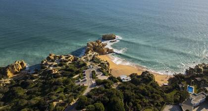 Villa w/ Heatable Pool and BBQ in Albufeira