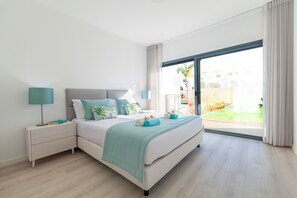 3 slaapkamers, een strijkplank/strijkijzer, gratis wifi, beddengoed