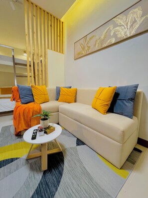 Interior - 02 Easy Access Stay, Minutes from Airport on Main Road (Lapu-Lapu City)