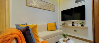 02 Easy Access Stay, Minutes from Airport on Main Road