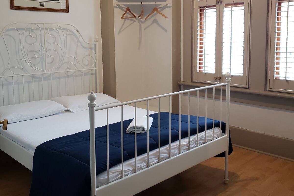 WiFi (free), bed sheets