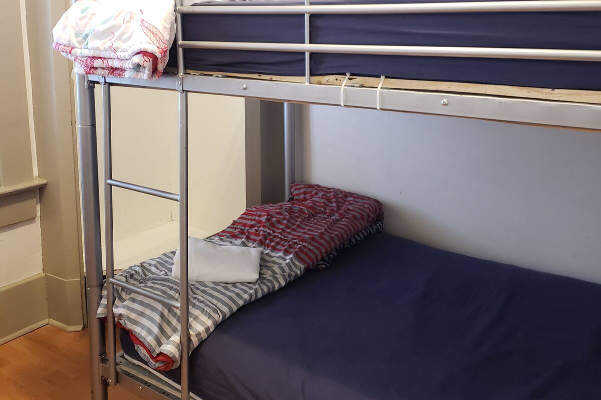 WiFi (free), bed sheets
