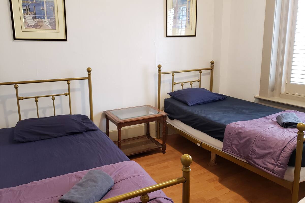 WiFi (free), bed sheets