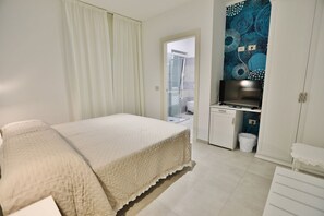 2 bedrooms, travel cot, free WiFi, bed sheets