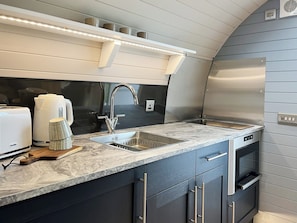 Utensilis de cuina, vaixella i coberteria