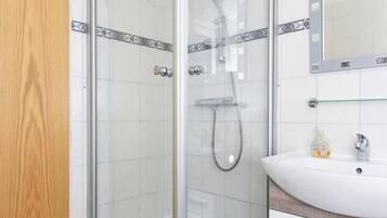 Douche, serviettes fournies