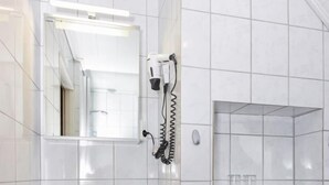 A modern bathroom with a white sink, mirror, and towel rack. - House Hafeneck FeWo Deichblick (Bensersiel)
