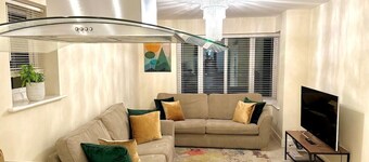 Cosy 3 Bed Apartment - Sleeps 6