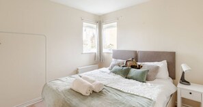 3 bedrooms, iron/ironing board, WiFi, bed sheets