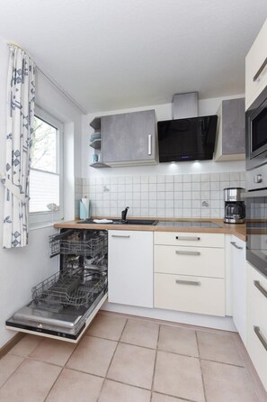 冰箱、微波炉、烤箱、洗碗机