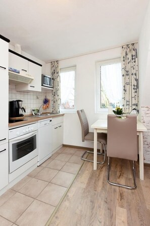KylskÄp, mikrovÄgsugn, ugn och diskmaskin