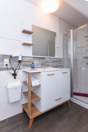 Shower, towels