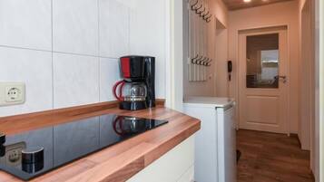 Kühlschrank, Mikrowelle, Ofen, Geschirrspüler