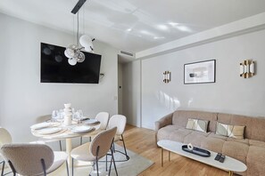 Apartment | Living area - Charming 2bdr AC Le Marais Centre de Paris (Paris)