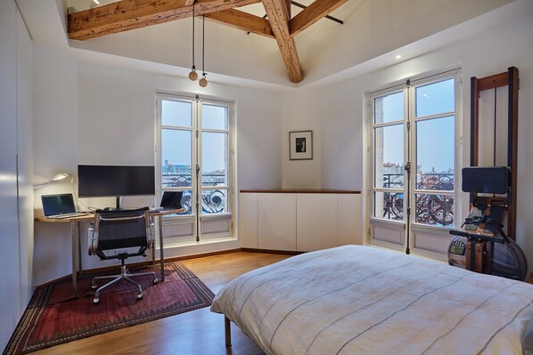 Apartment | 3 bedrooms, laptop workspace, iron/ironing board, bed sheets
