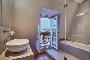Departamento | Baño | Secadora de cabello, jabón, shampoo 