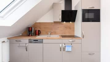 Refrigerador, microondas, horno y lavavajillas