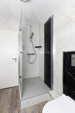 Shower, towels - House Strandkorb apartment Strandkob 4 (Bensersiel)