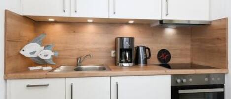 Kühlschrank, Mikrowelle, Ofen, Geschirrspüler