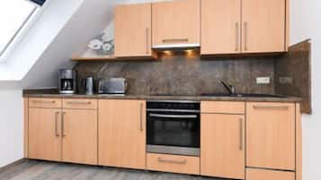 Kühlschrank, Mikrowelle, Ofen, Geschirrspüler