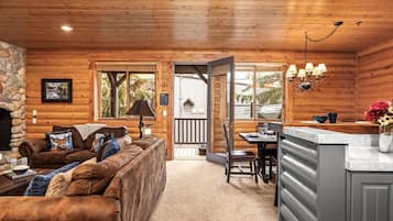 Condo (2 Bedrooms) | Property amenity