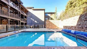 Condo (2 Bedrooms) | Alberca | Alberca al aire libre