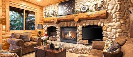 Condo (2 Bedrooms) | Front of property