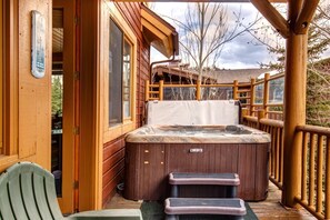 Condo (2 Bedrooms) | Bathroom | Shower, designer toiletries, hair dryer