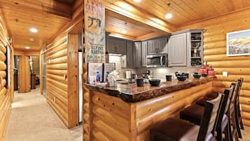 Condo (2 Bedrooms) | Private kitchen | Fridge, microwave, oven, stovetop