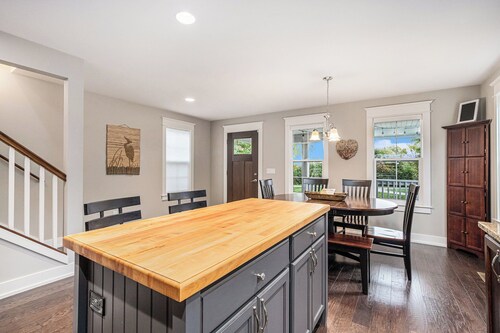 Beaches & Bunkers | Golf Course | King Bed | Games