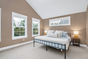 3 bedrooms, desk, iron/ironing board, travel cot