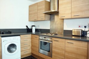 Private kitchen - Bushwood, Ldn 2bed Apt-balcony-parking (London)