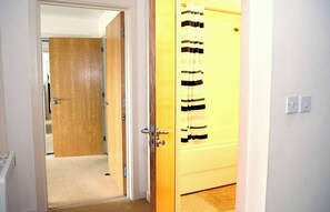 Interior - Bushwood, Ldn 2bed Apt-balcony-parking (London)