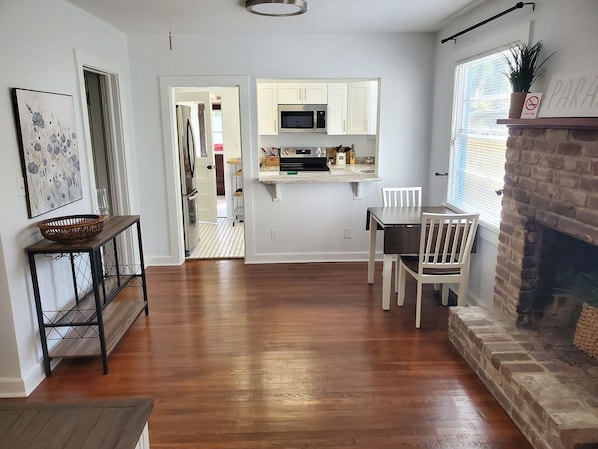 Maison, Plusieurs lits, patio, vue sur le jardin (Downtown Getaway) | Intérieur