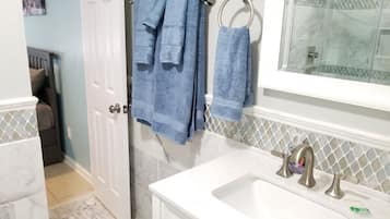 House, 1 King Bed with Sofa bed, Kitchen (206 A 10th New) | Bathroom | Designer toiletries