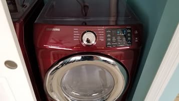 House, 1 King Bed with Sofa bed, Kitchen (206 A 10th New) | Interior