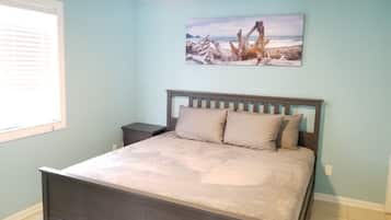 House, 1 King Bed with Sofa bed, Kitchen (206 A 10th New) | 1 bedroom, individually decorated, individually furnished, bed sheets