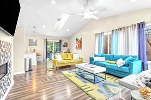 Smart TV, fireplace - Modern escape just outside Lexington (Lexington)