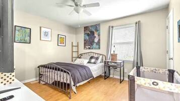 3 bedrooms, iron/ironing board, free WiFi, bed sheets