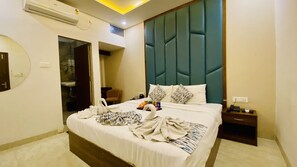 Laptop workspace, free WiFi - Hotel One Stay (Indore)