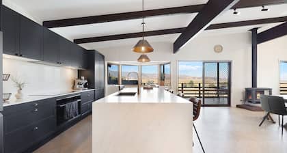 Bluegum Delatite - Sleeps 10 - Merrijig - Tennis - Pool -