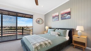 4 bedrooms, iron/ironing board, WiFi, bed sheets - Bluegum Delatite - Sleeps 10 - Merrijig - Tennis - Pool - (Merrijig)